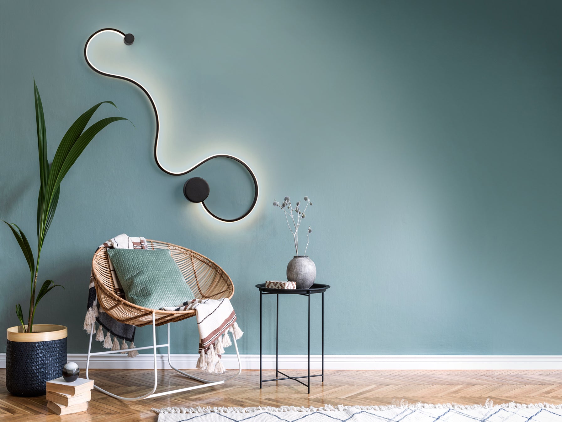 Aplique de pared Grafos Grande Negro Schuller, diseño moderno minimalista en acero LED, ideal para dormitorio y salón. Código 227018.