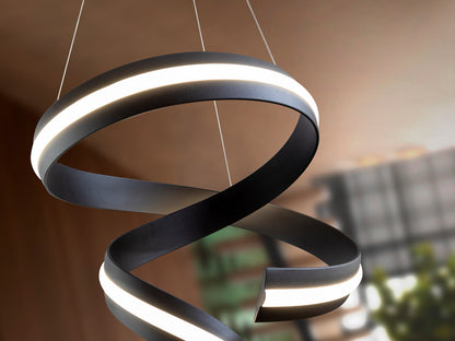 Lámpara de techo Amara Vertical en negro mate de Schuller, diseño moderno con iluminación LED para comedor y salón.