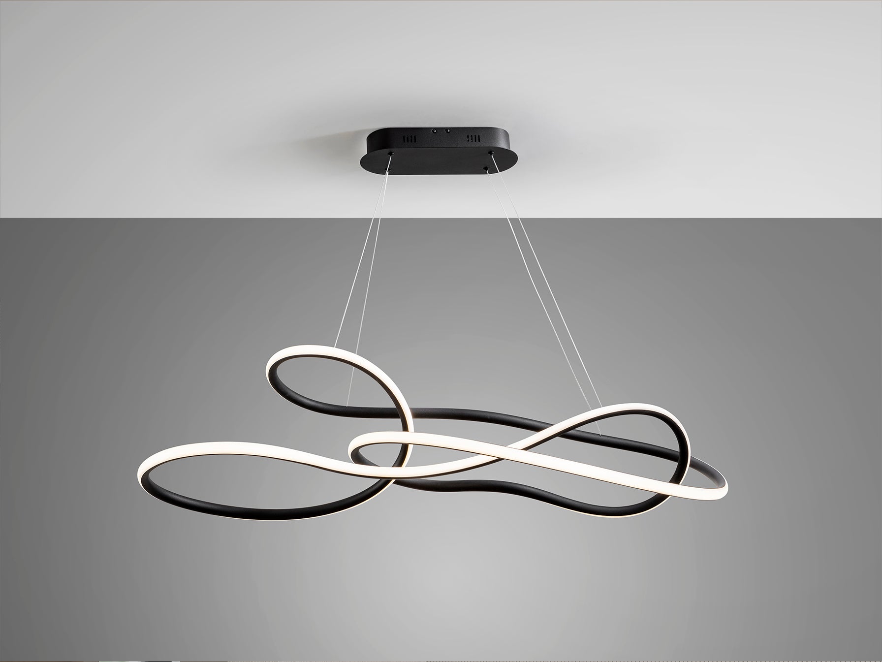 Lámpara de Techo Evania Gran en Negro Mate de Schuller, con LED Integrado, regulable en altura y dimmable, diseño moderno para comedor y salón.