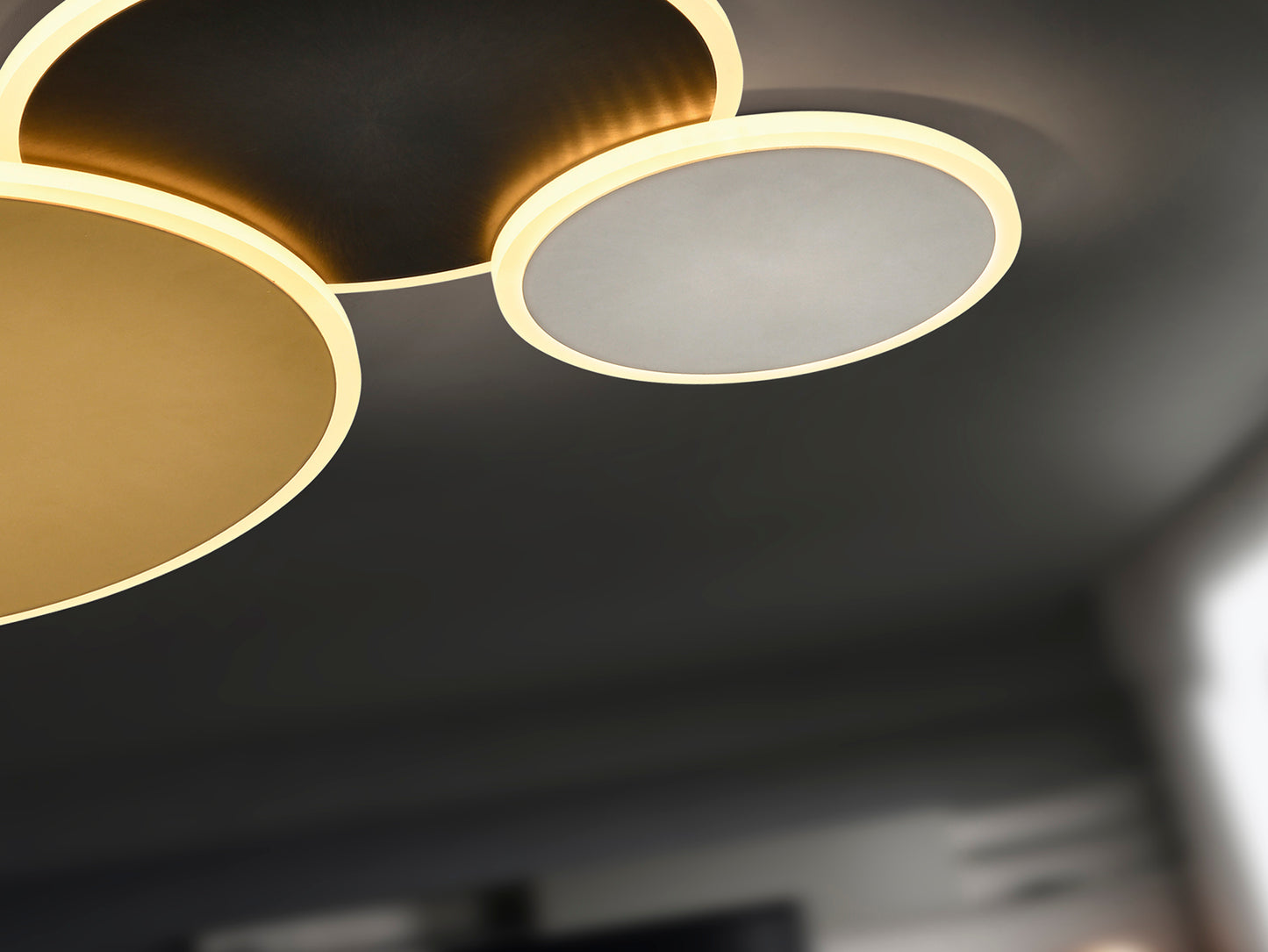 Plafón de techo Umbra Schuller en oro, negro y blanco, modelo 236254, iluminación LED moderna para comedor y dormitorio.