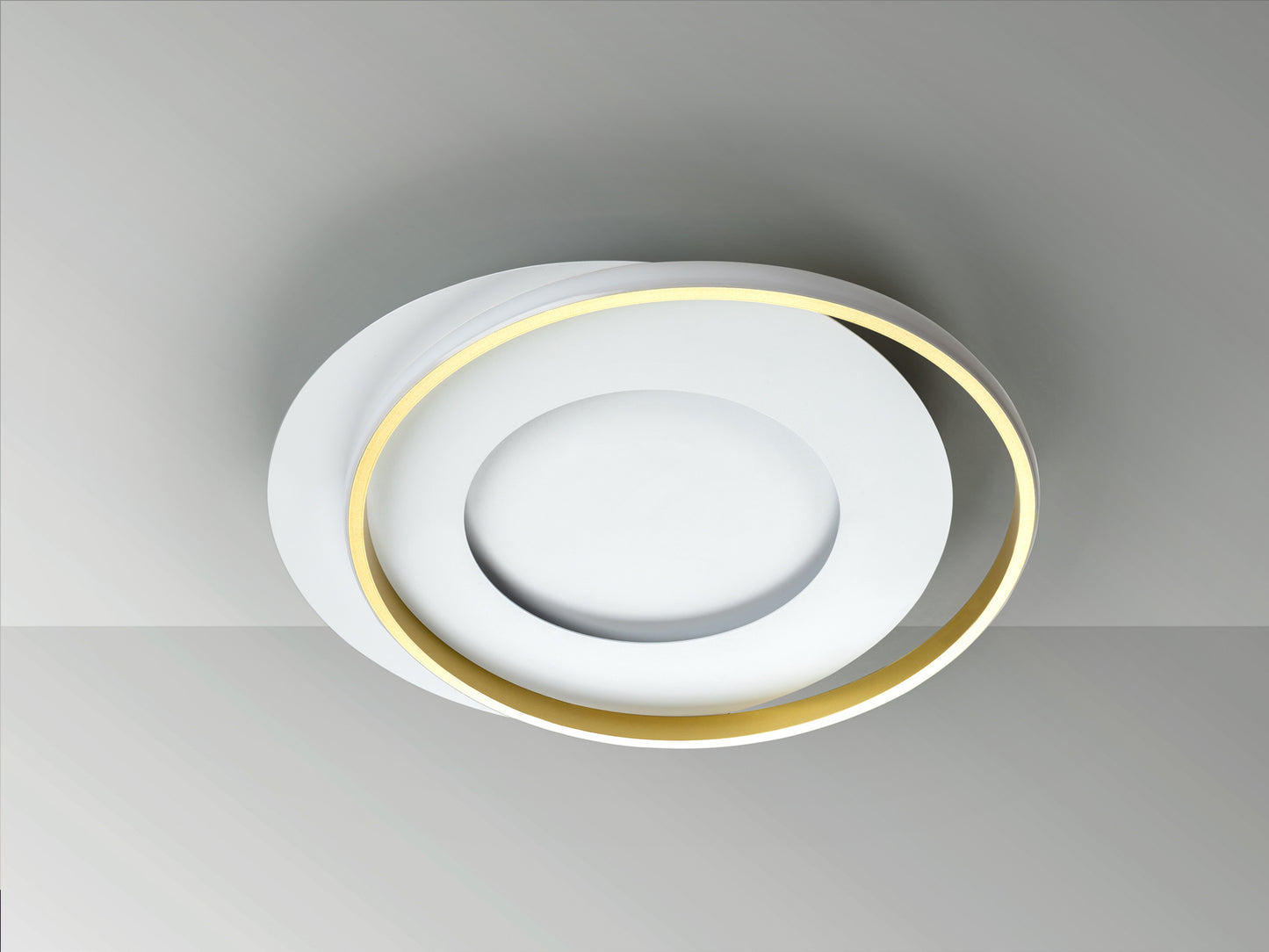 Plafón de Techo Limbos Blanco y Oro Schuller, diseño moderno LED para salón, hecho de aluminio y metal, modelo 245135.