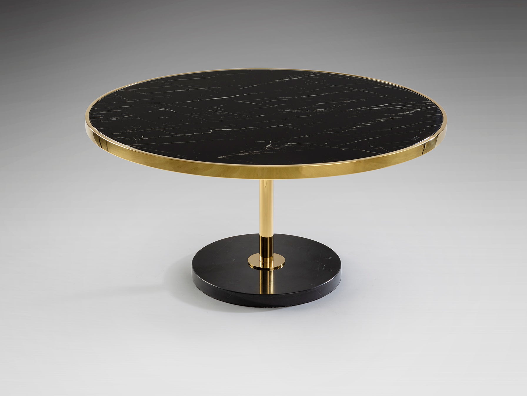 Mesa de centro Dekala negro y oro Ø90 cm de Schuller, diseño moderno con acero inoxidable, cristal templado y mármol.