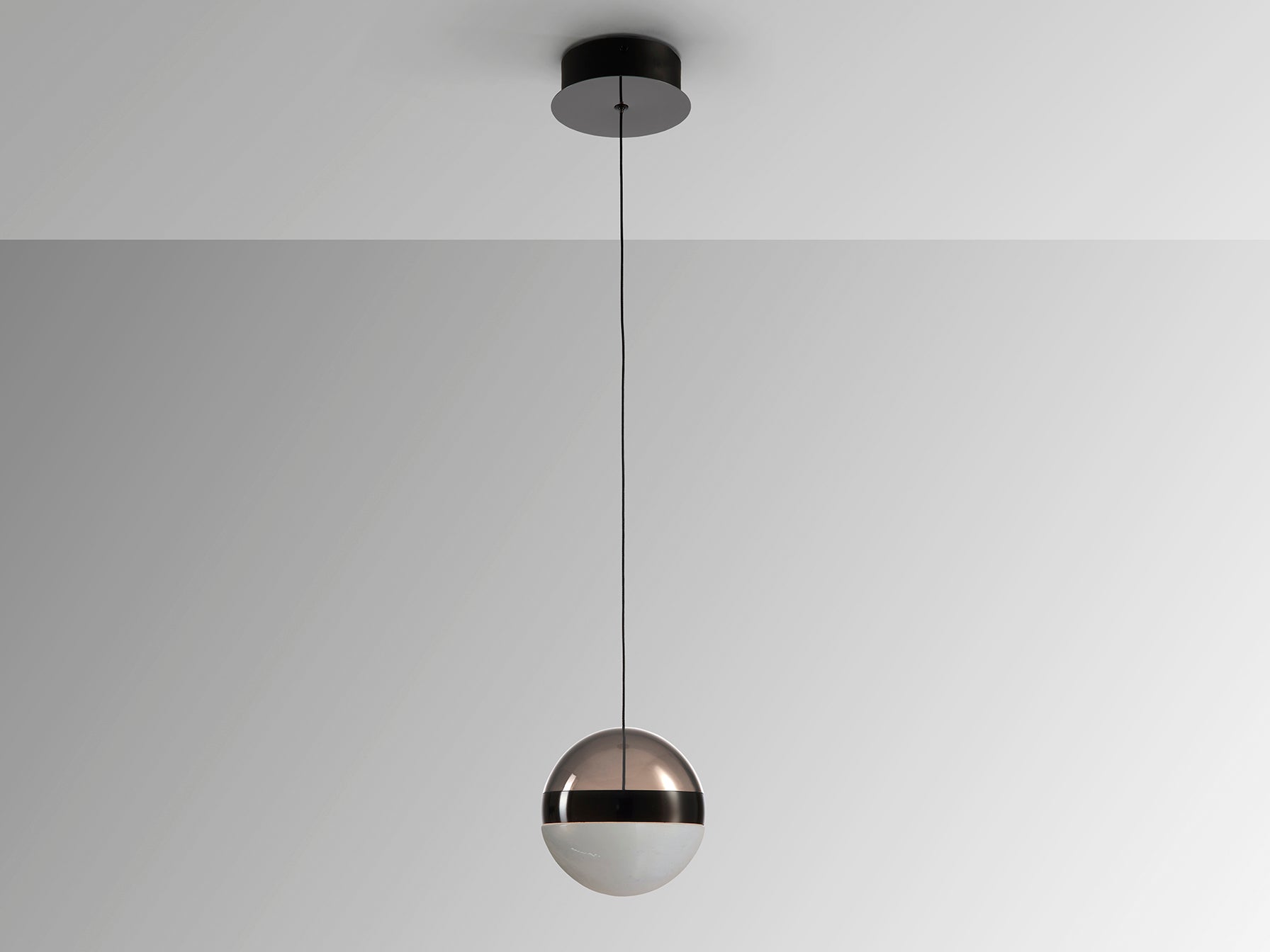 Lámpara colgante Orbes D15 en cromo negro de Schuller, con iluminación LED, diseño moderno en cristal y metal para salones.