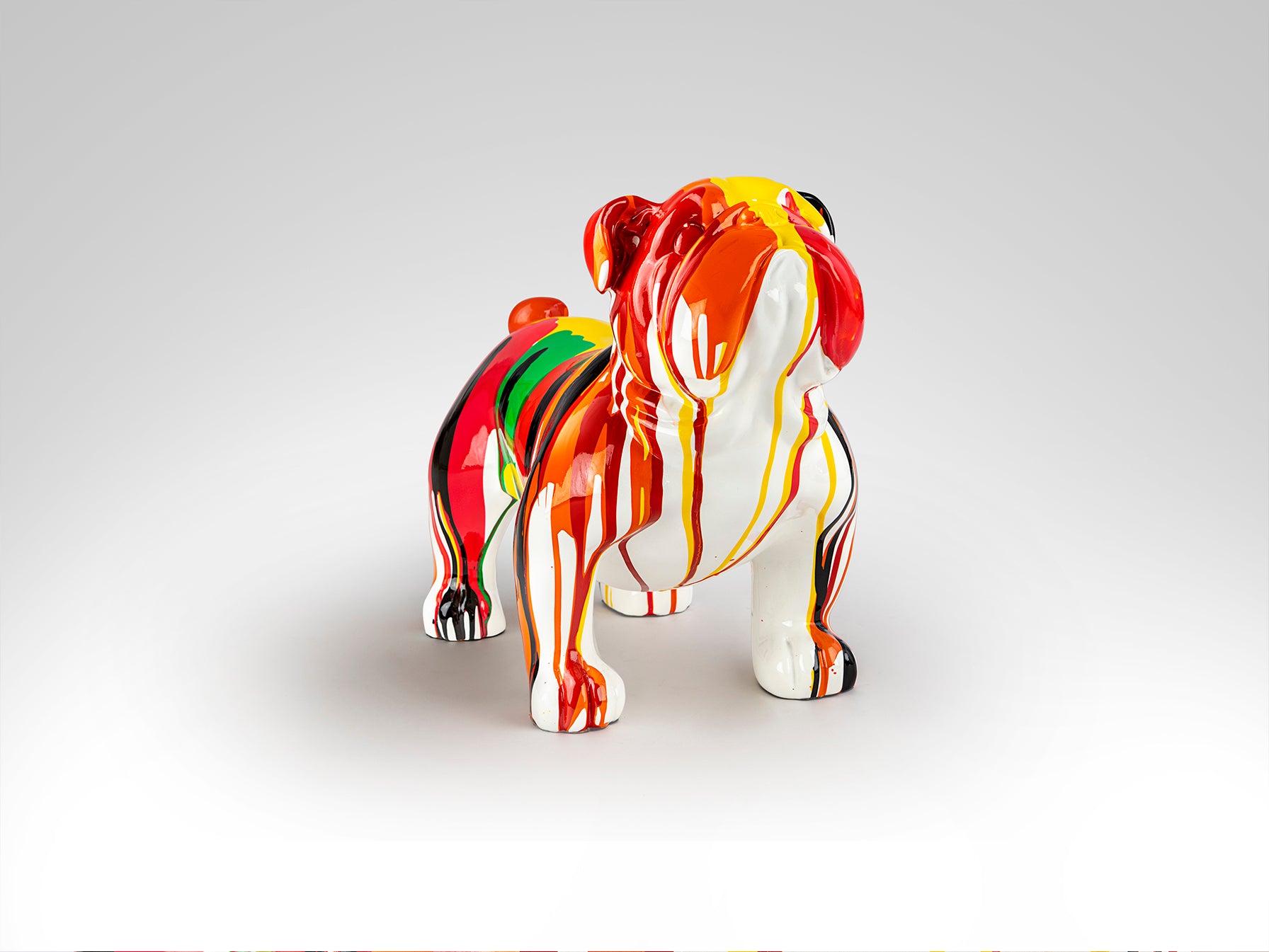 Figura decorativa OTTO Bulldog mediano en colores, estilo moderno y pop art de Schuller para recibidor o salón.