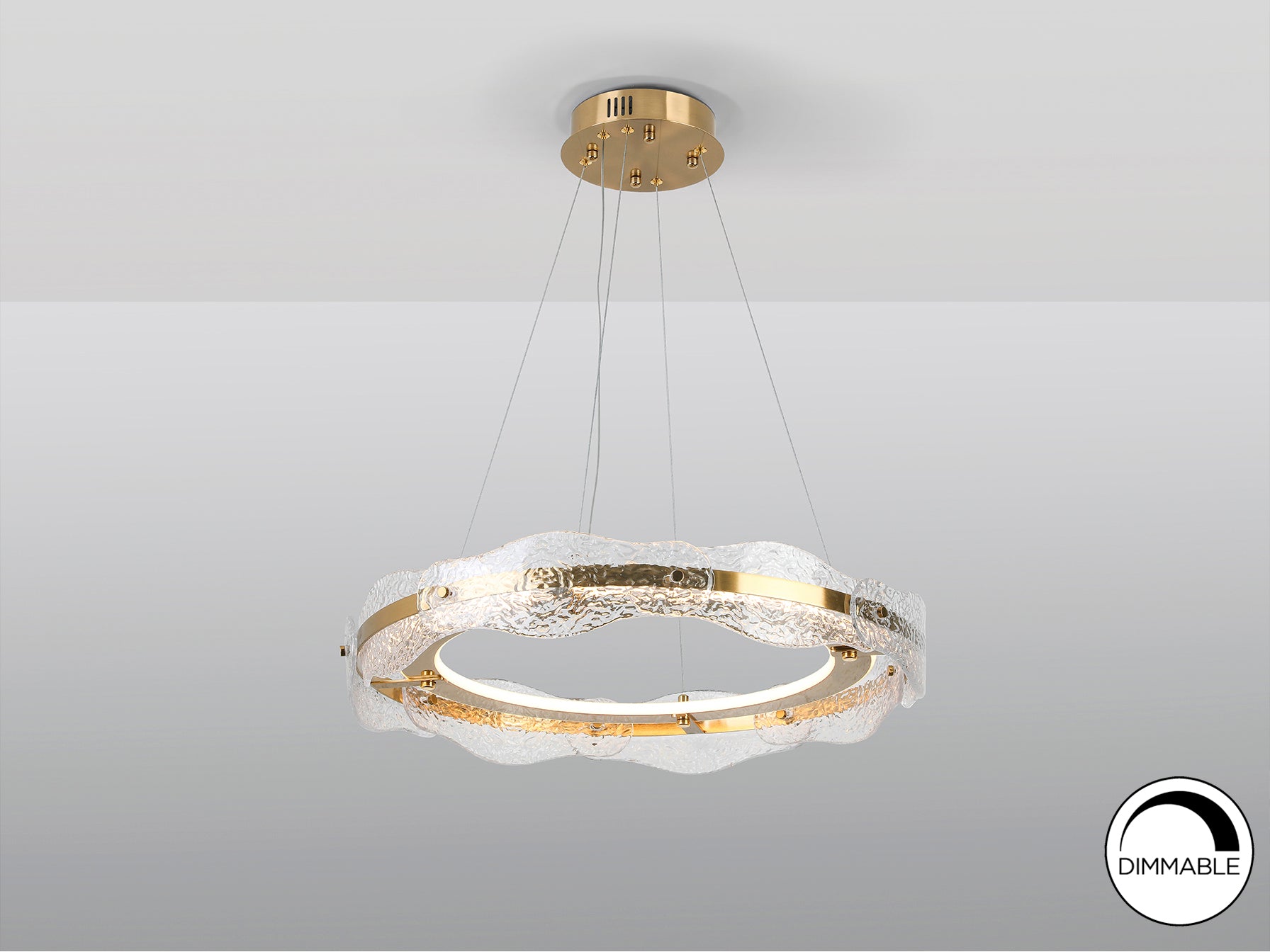 Lámpara de techo Lira Ø60 oro cepillado Schuller, con altura regulable, LED integrado y diseño moderno.