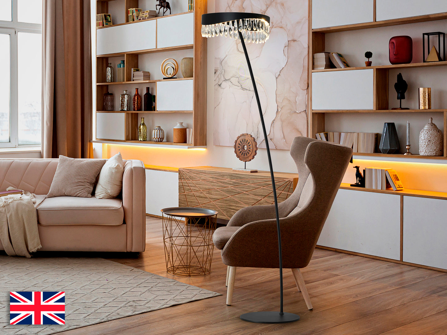 Lámpara de pie Selene negro mate Schuller con cristal facetado, iluminación LED y diseño glam moderno para salón.