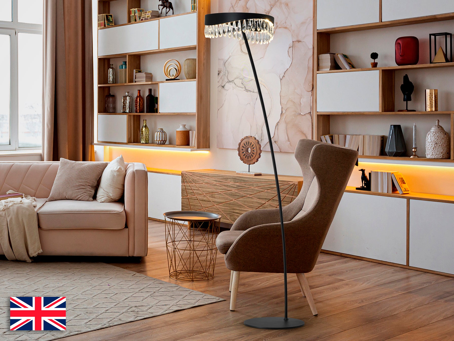 Lámpara de pie Selene negro mate Schuller con cristal facetado, iluminación LED y diseño glam moderno para salón.