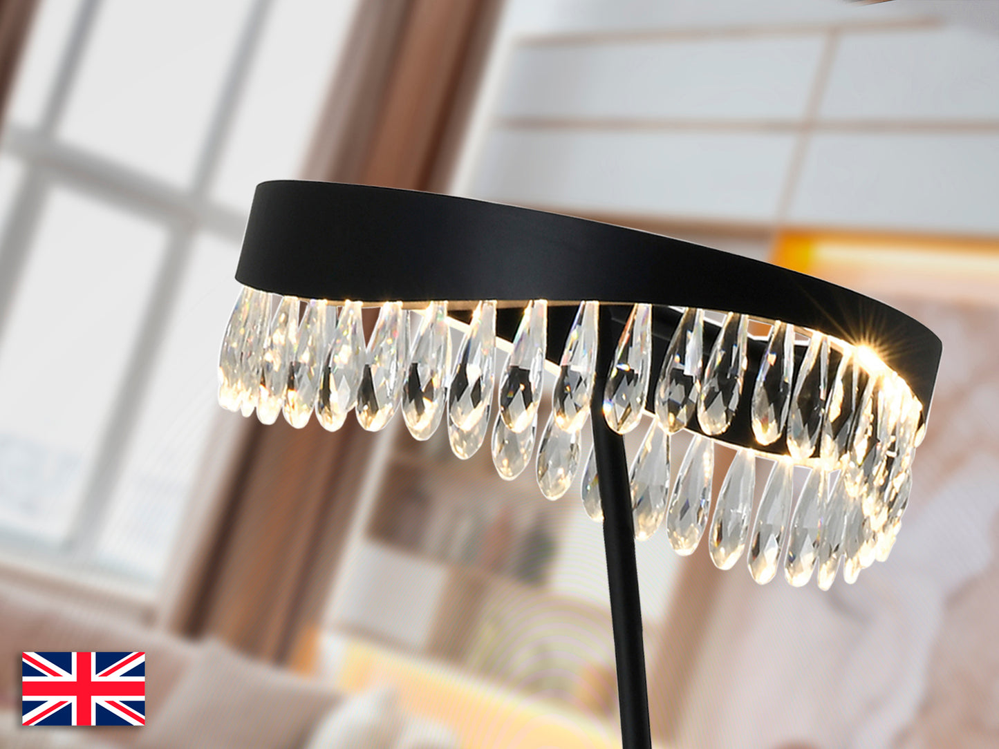 Lámpara de pie Selene negro mate Schuller, con cristal facetado, iluminación LED y diseño moderno para salón.