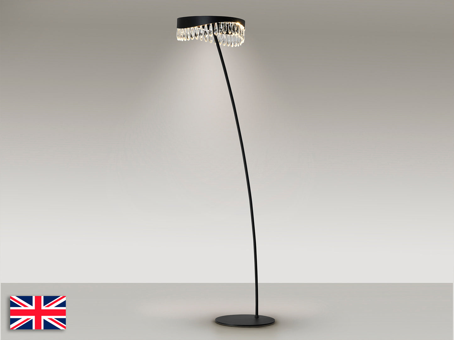 Lámpara de pie Selene negro mate Schuller, con cristal facetado, iluminación LED y diseño moderno para salón.