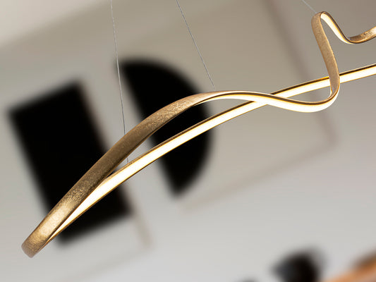 Lámpara de techo Lia grande pan de oro para comedor o salón, moderna y regulable con tecnología LED de Schuller (306094) - Colección Lia.