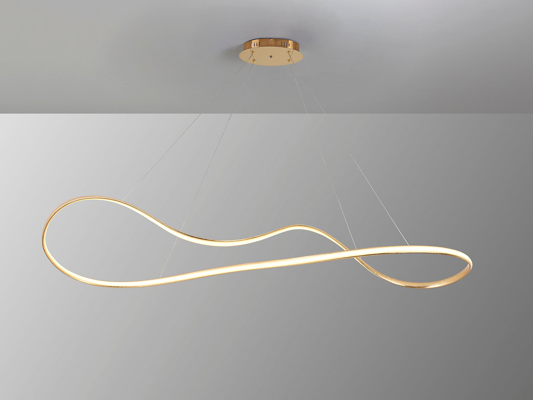 Lámpara de techo Lia Grande Pan de Oro Schuller 306094, moderna y regulable con LED, ideal para comedor o salón.