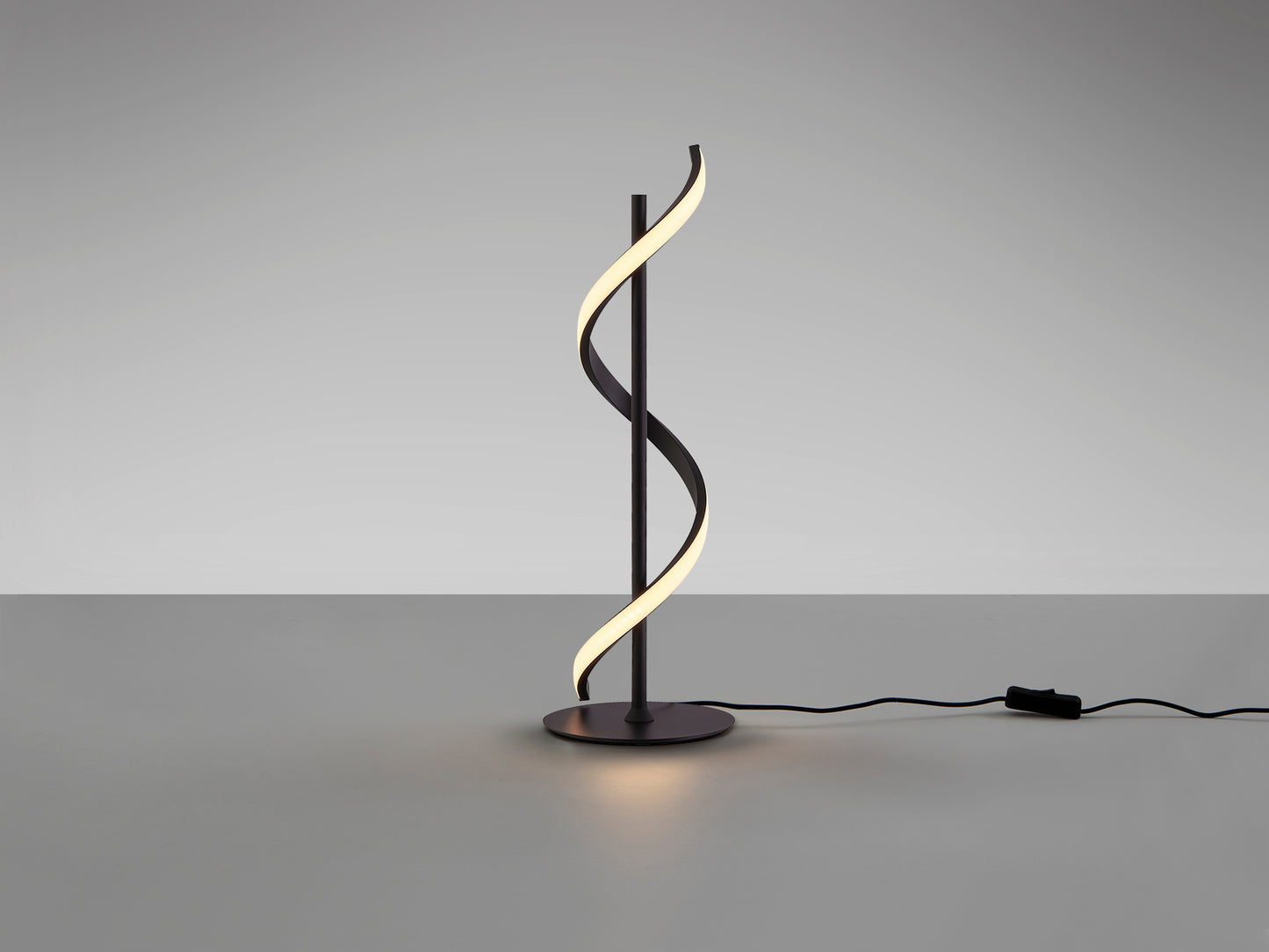 Lámpara de sobremesa BOA negra de metal para dormitorio o salón, diseño minimalista y moderno con LED de Schuller.