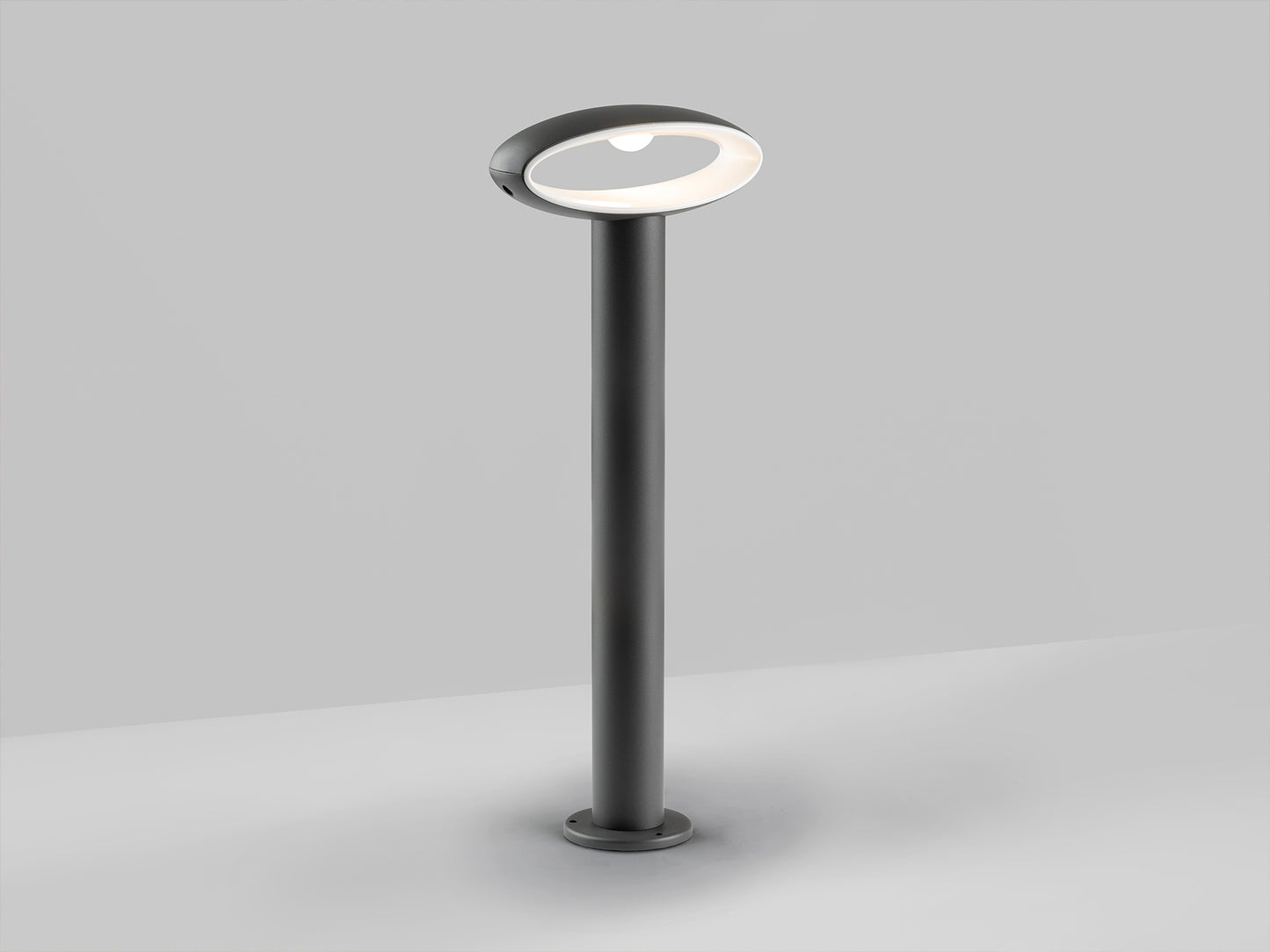 Baliza exterior VILO gris oscuro con iluminación LED moderna, fabricada en aluminio y acrílico, ideal para jardín. Protección IP65. Producto Schuller (311678).