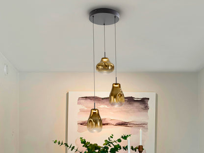 Lámpara de techo Aledis 3L negro-dorado para comedor o salón moderno con detalles de cristal y metal dorado. Schuller 314749.