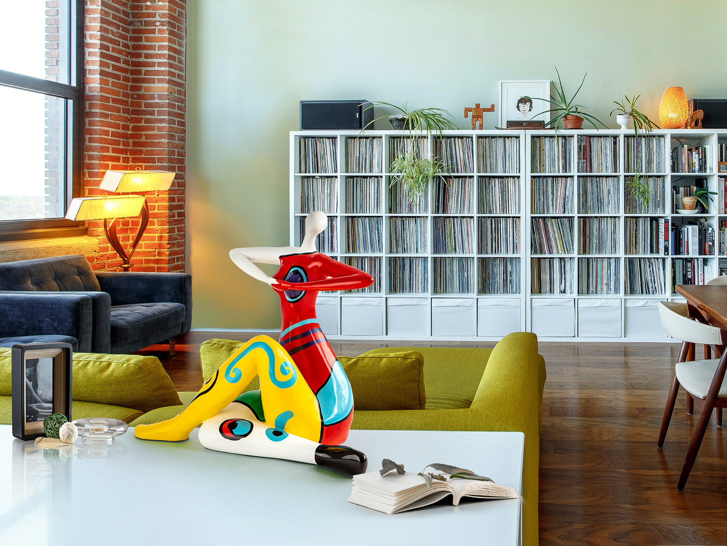 Figura decorativa Femme mediana multicolor de resina estilo pop art | Schuller 326191 | Ideal para decoración de salón moderna