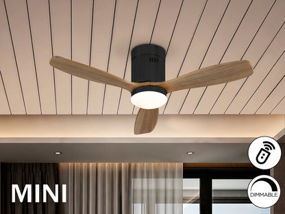 Ventilador de techo Siroco Mini Negro-Nogal de Schuller en funcionamiento, mostrando sus 6 velocidades, diseño moderno y función invierno. Incluye LED dimable, motor DC y temporizador. Ideal para decoración con estilo.