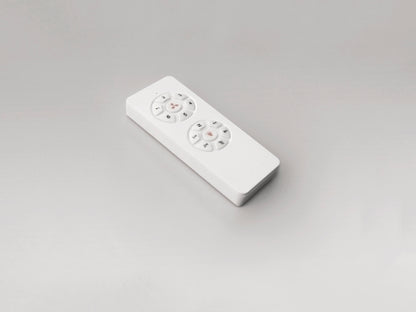 Ventilador de techo Siroco D132 Dim Blanco Schuller con aspas de madera, luz LED y cristal opal, ideal para iluminar y refrescar espacios. Cuenta con 6 velocidades, motor DC, función dimable, temporizador y un diseño moderno. Modelo 329583D.