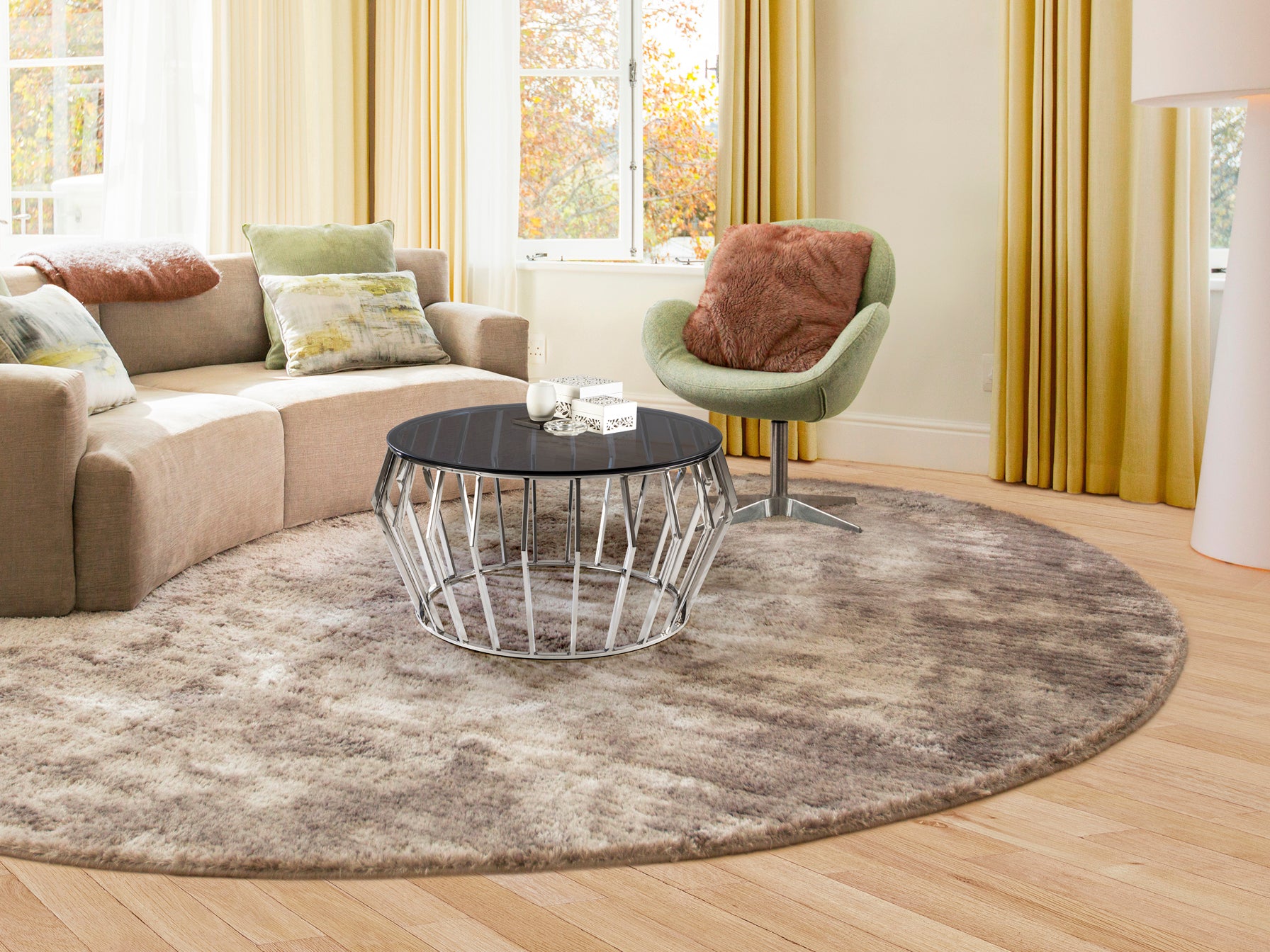 Mesa de centro Ciros de acero inoxidable con pulido brillo y tapa de cristal smoke, diseño moderno ideal para salón. Producto Schuller (335515).