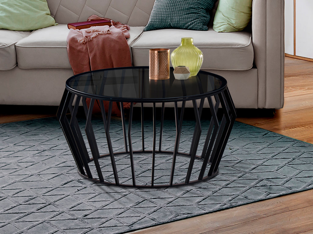 Mesa de centro Ciros negra mate de estilo industrial con tapa de cristal smoke. Ideal para salones modernos. Producto de Schuller (335522).