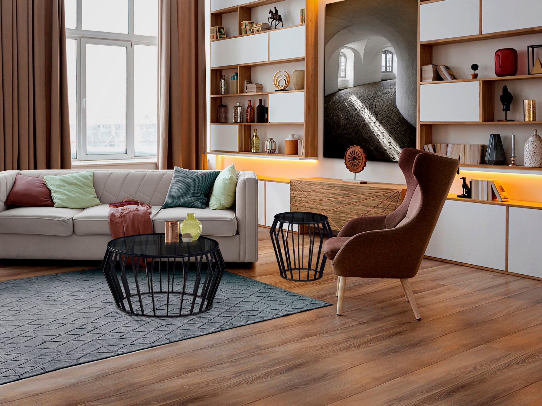 Mesa de centro Ciros negra mate de estilo industrial con tapa de cristal smoke. Ideal para salones modernos. Producto de Schuller (modelo 335522).