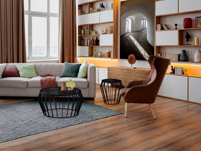 Mesa de centro Ciros negra mate de estilo industrial con tapa de cristal smoke. Ideal para salones modernos. Producto de Schuller (modelo 335522).