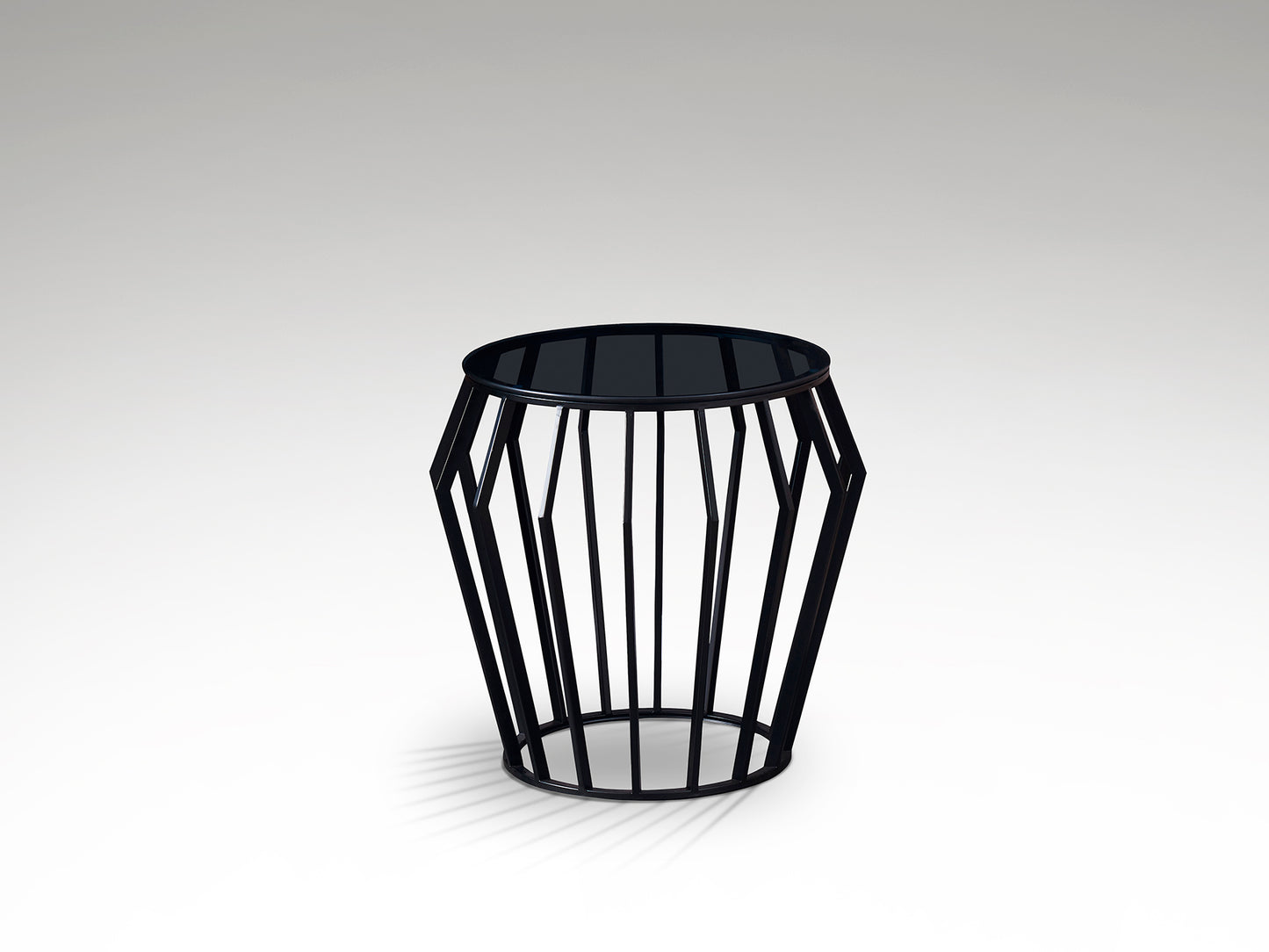 Velador Ciros negro mate con cristal smoke de Schuller. Diseño moderno de metal para salón y mesa auxiliar. Modelo 336727.