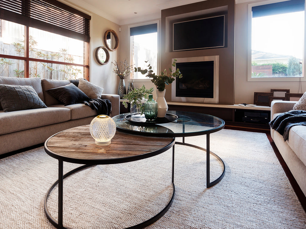 Lámpara de sobremesa Austral 1L oro transparente Schuller (353618) - Diseño moderno con LED y detalles glam para salón.