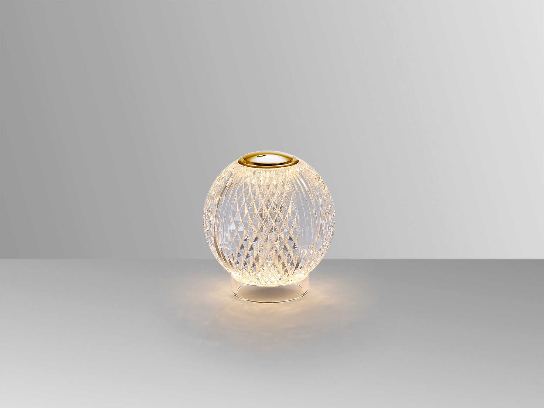 Lámpara de sobremesa Austral 1L oro transparente Schuller, diseño moderno y glam con tecnología LED, ideal para salón.