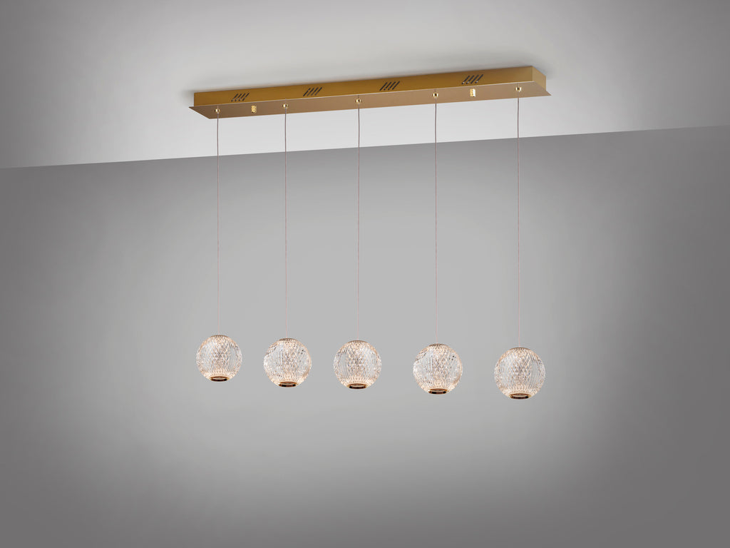 Lámpara de techo AUSTRAL oro de 5 luces para comedor o salón, diseño moderno y elegante con detalles en acrílico y metal dorado de la marca Schuller. Iluminación LED, ideal para ambientes contemporáneos y de lujo. Modelo 354264.
