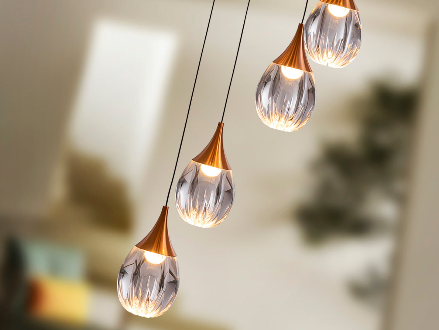 Lámpara de techo CORINA negro-cobre de diseño moderno y estilo industrial-chic, ideal para comedor o salón. Fabricada con metal, acrílico y detalles en cobre. Incluye LED dimable. Marca Schuller.