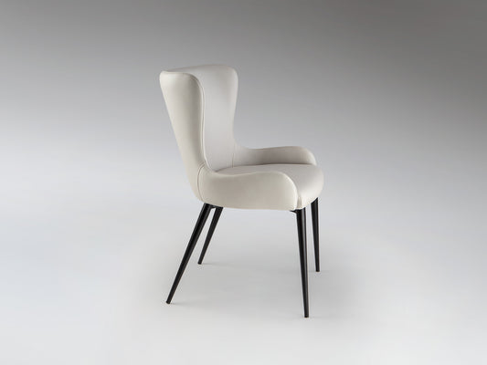 Silla Telma Blanco Hueso Schuller, diseño moderno para comedor o despacho, con estructura de metal negro mate y tapizado textil.