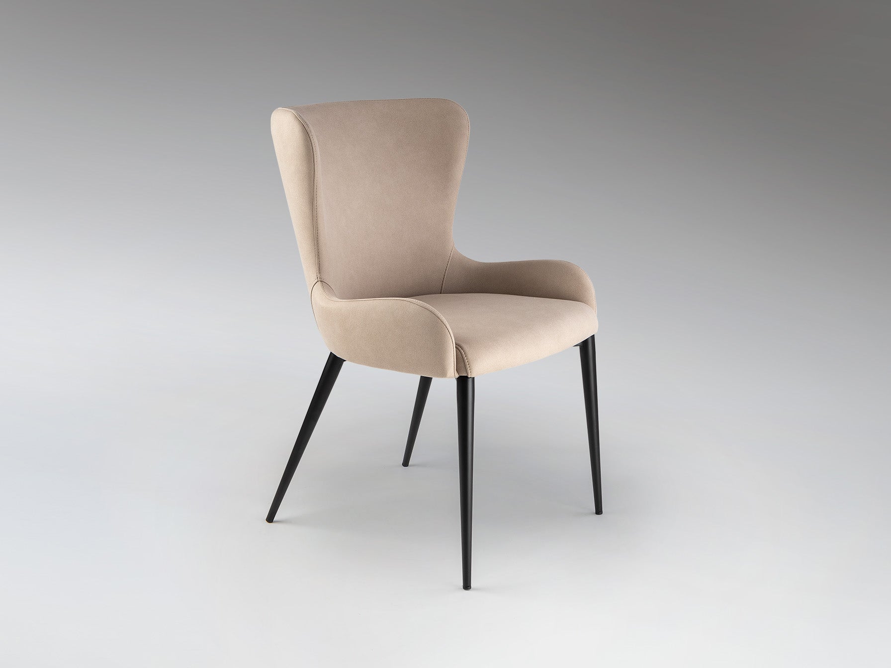 Silla Telma Beige de Schuller para comedor o despacho, diseño minimalista y moderno con estructura de metal negro y estilo nórdico.