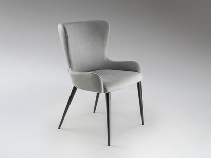 Silla Telma Gris Claro de diseño nórdico con estructura de metal negro mate y tapizado. Ideal como silla de comedor moderna. Marca Schuller.