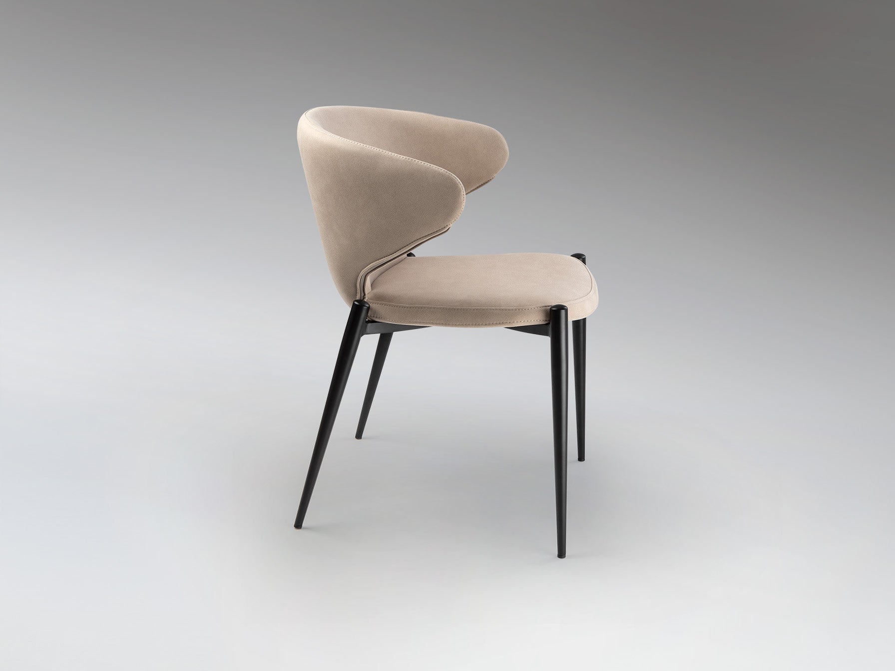 Silla Alize negro y beis de estilo moderno e industrial, ideal para comedor o salón. Diseño de Schuller con estructura en negro y asiento textil en color beis.