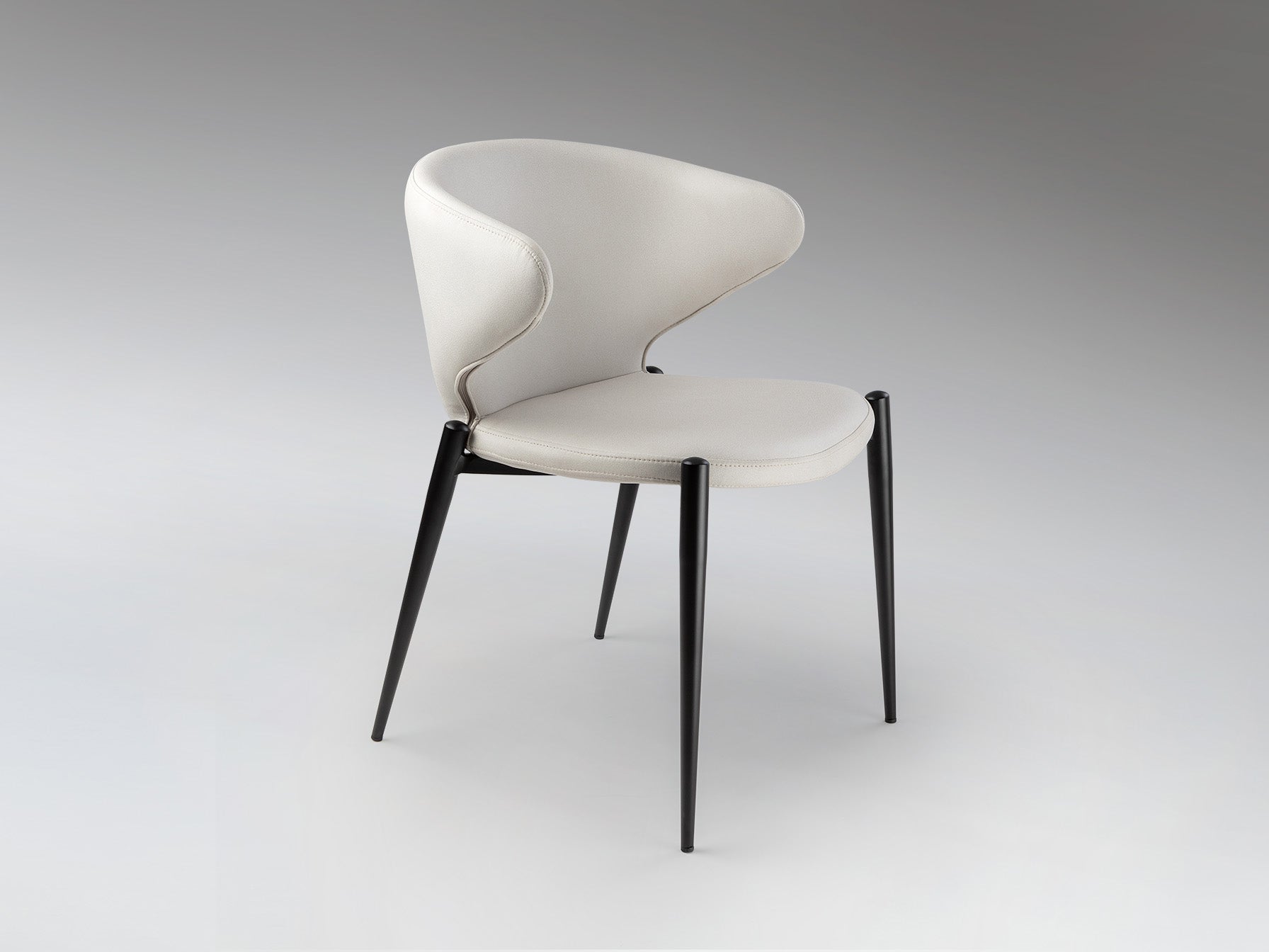 Silla ALIZE blanca y negra de Schuller: diseño escandinavo moderno con estructura metálica industrial, tapizada en poliéster, ideal para comedor y salón.