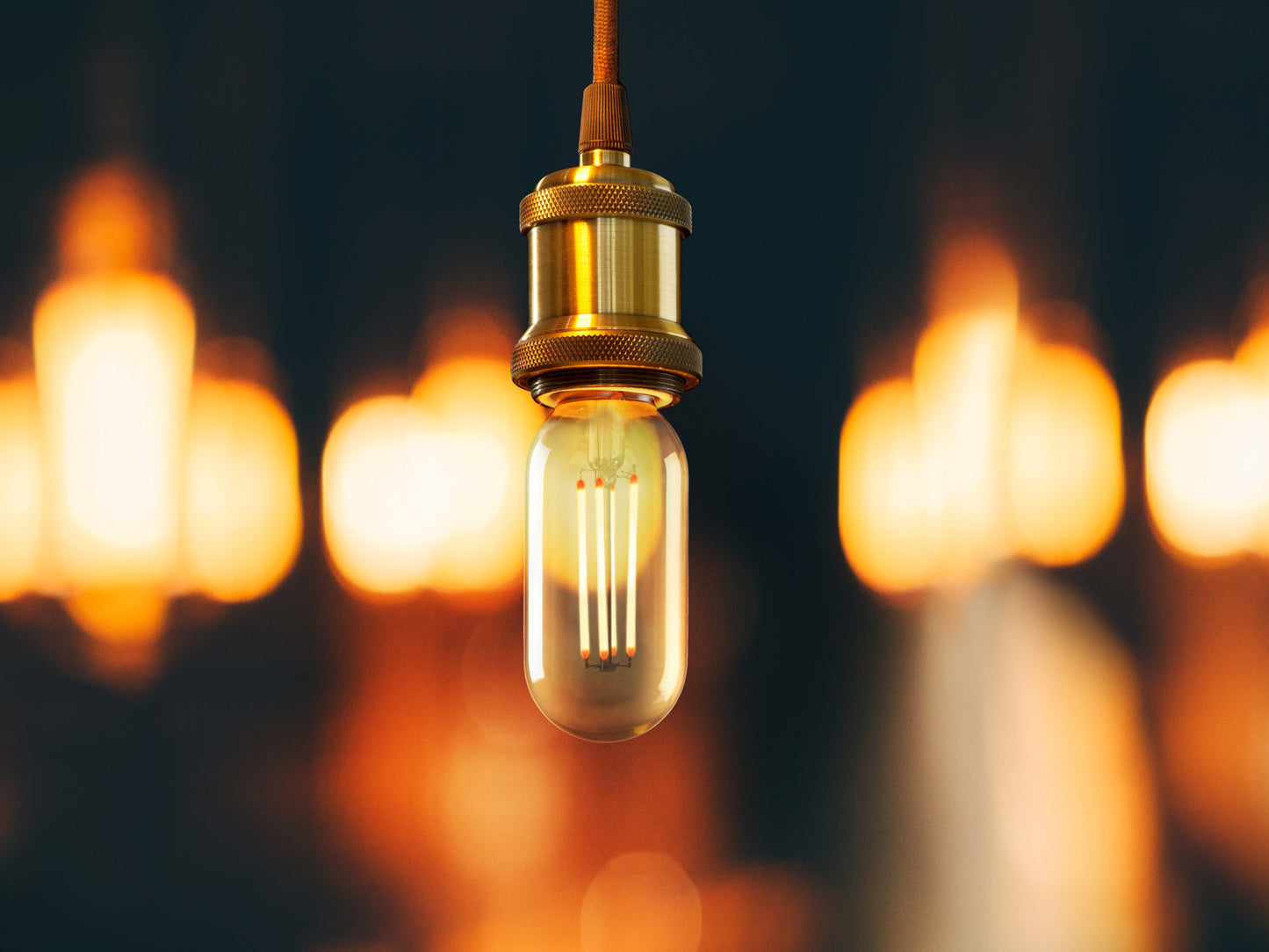 Bombilla LED vintage T45 incolora de 8W E27 Schuller | Estilo retro y decorativo para comedor, salón e industrial