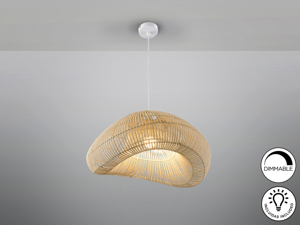 Lámpara colgante Sabah blanca y ratán natural para comedor o salón de estilo bohemio y nórdico. Diseño de Schuller con detalles en metal y mimbre natural.