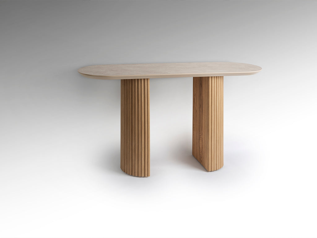 Consola IRATI de madera y piedra de la marca Schuller, con diseño moderno y rústico moderno, ideal para recibidor o mueble auxiliar. Fabricada en MDF, melamina y piedra. Modelo 604574.