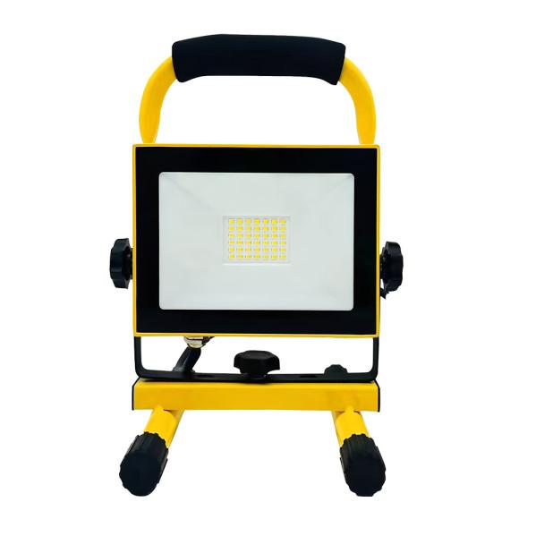 Proyector LED Coyote 30W negro y amarillo de Fabrilamp, ideal para iluminación técnica exterior, uso profesional y bricolaje.