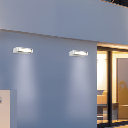 Aplique exterior Longo blanco instalado en porche - Ambiente exterior