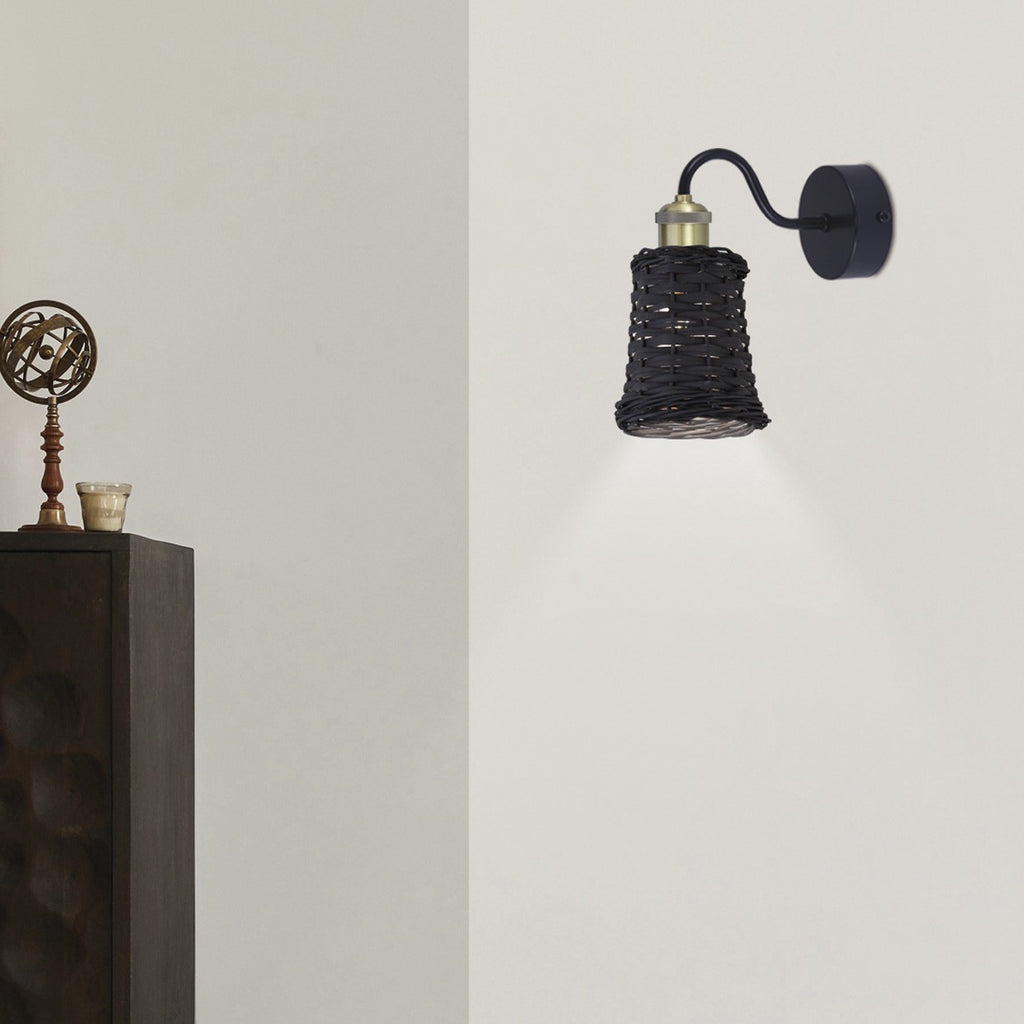 Aplique pared ALEXIA Negro AJP/Alemar (Ref. 60398): Descubre su elegante diseño en mimbre y metal.  LuzGuru.
