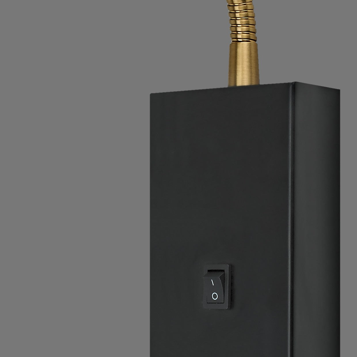 Aplique de pared AJP/Alemar Tayron (Ref. 11109) - Medidas: Iluminación minimalista eficiente y elegante para tu hogar.  Compra online en luzguru.com
