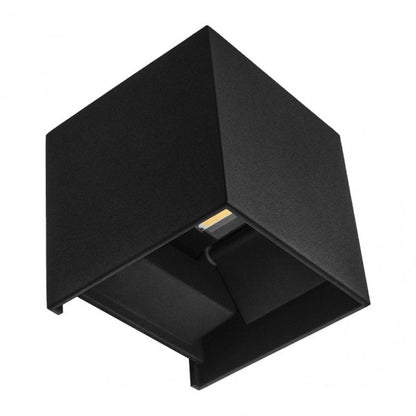 Aplique barredor de pared Segmento Negro 10W 4000K IP65 de Fabrilamp, 800 lúmenes, aluminio, diseño moderno para exteriores e interiores.