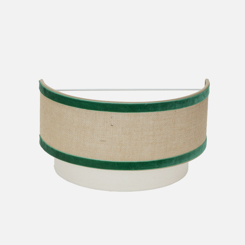 Aplique Cornalina fabricado en metal color beis/verde con detalles en terciopelo