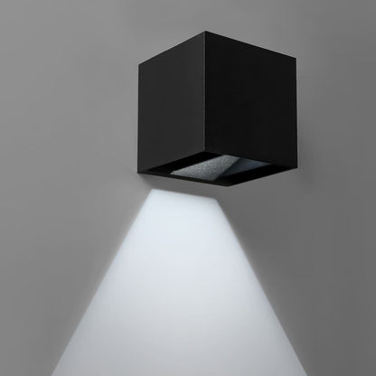 Iluminación moderna y segura ideal para jardines y terrazas