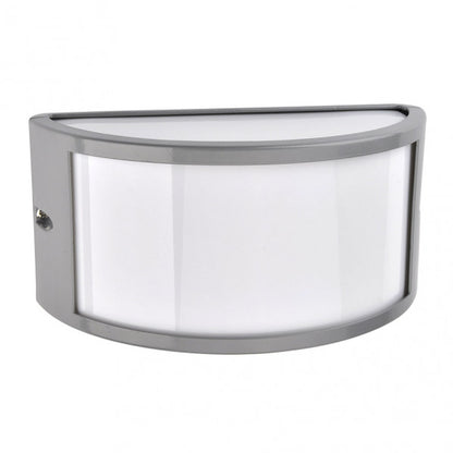 Aplique exterior Ara Gris de Aluminio, diseño moderno y resistente al agua IP44 de Fabrilamp. Compra en luzguru.com