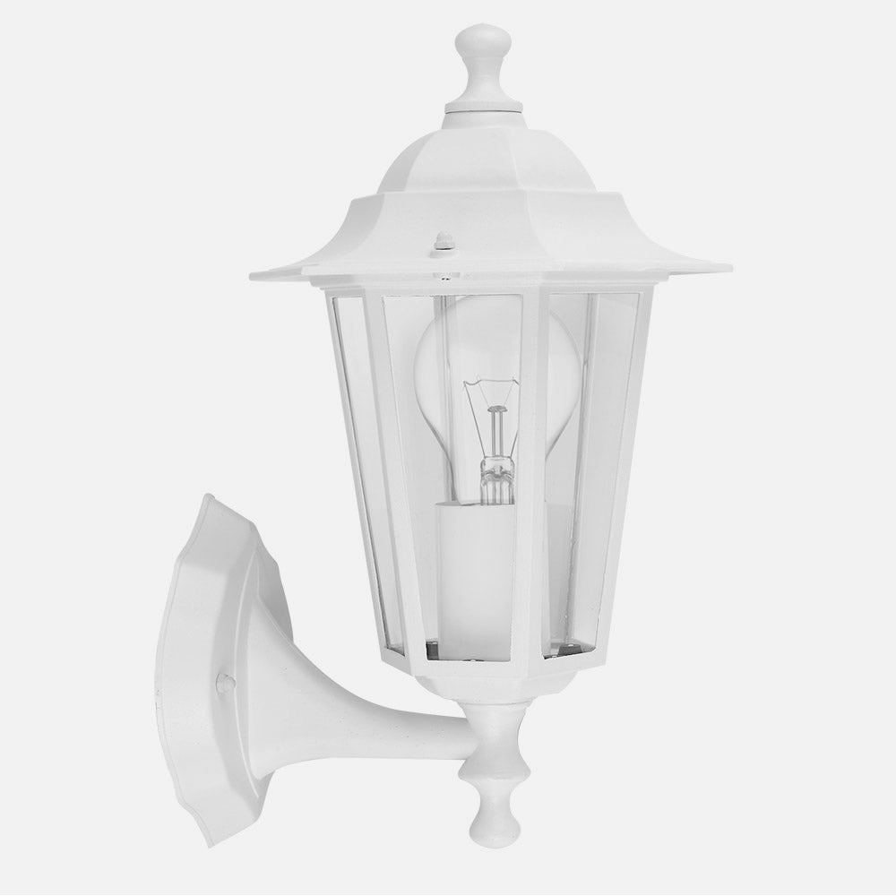 Aplique Auriga fabricado en aluminio color blanco, ideal para iluminación exterior resistente