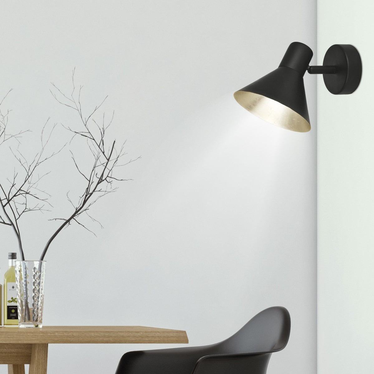 Aplique Kobi Negro Mate-Oro AJP/Alemar (Ref. 10433) - Medidas: [Insertar medidas aquí]
