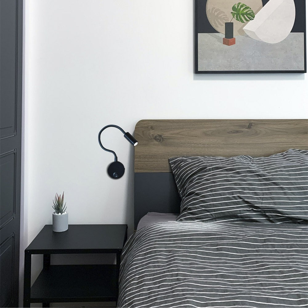 Aplique lector fabricado en aluminio color negro para iluminar tu lectura