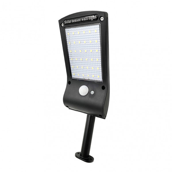 Aplique solar Kira negro de Fabrilamp, con sensor de movimiento y crepuscular, ideal para exteriores.